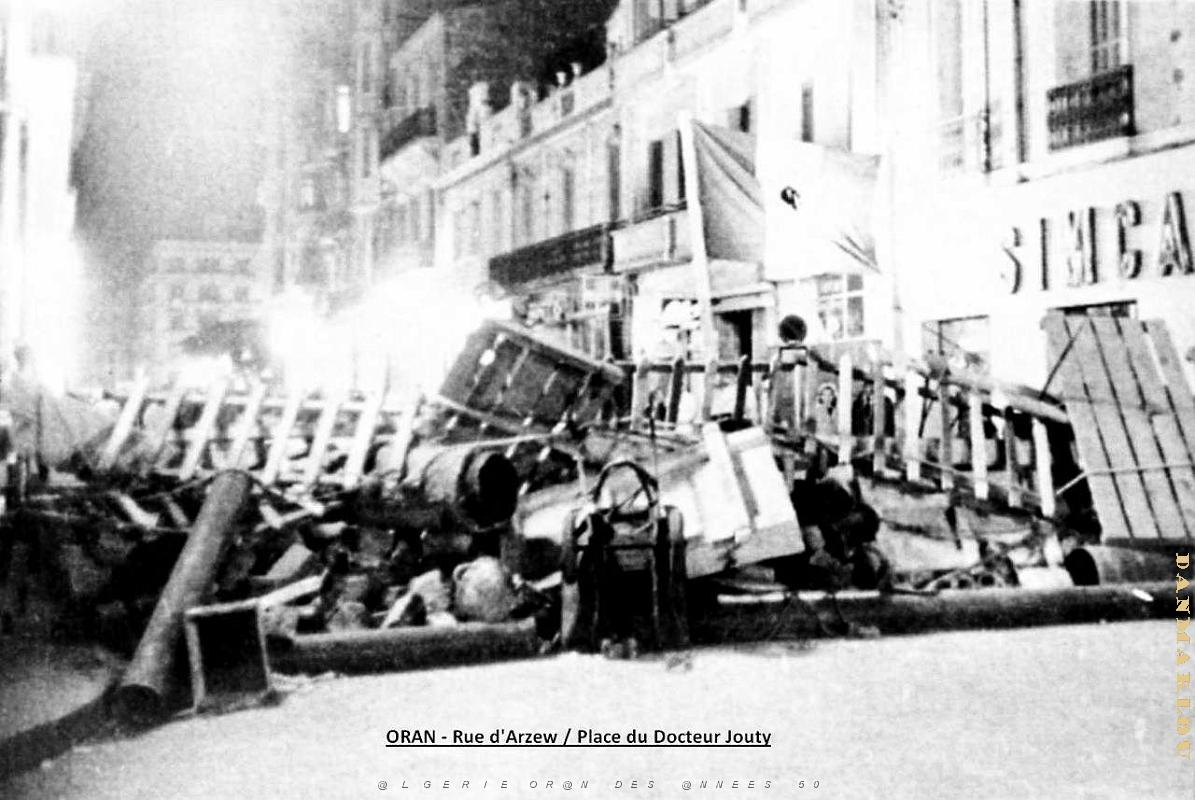RA d- 03- Place du Docteur Jouty- barricades.JPG